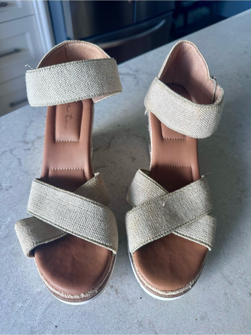 Me Too Cami Gold Stretch Elastic Mini-Wedge Espadrille Sandals. Size 10